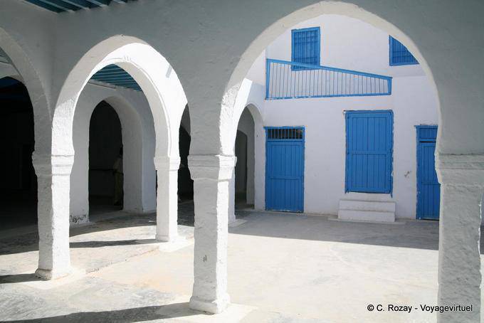 Courtyard, jewish synagogue, Djerba - Tunisia