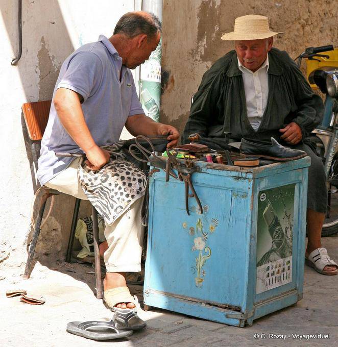 Street cobbler, Djerba, Houmt Souk - Tunisia