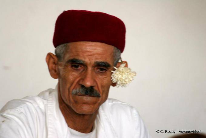 Crier jasmine bouquet Houmet Souk - Tunisia