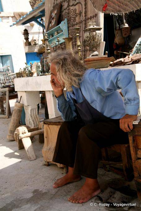 Barefoot man, Djerba, Houmt Souk - Tunisia