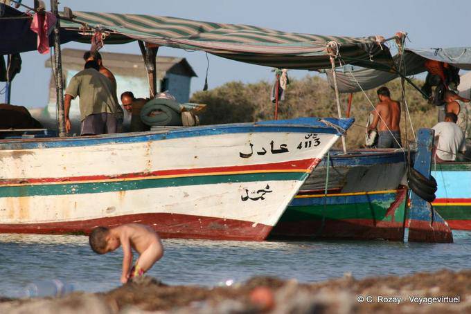 Preparation fishermen Seguia, Djerba - Tunisia