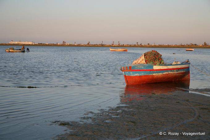 Djerba, light and low tide boat - Tunisia