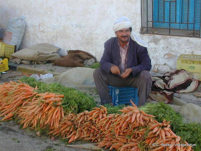 Carrot dealer on the sidewalk, market Douz - Tunisia
