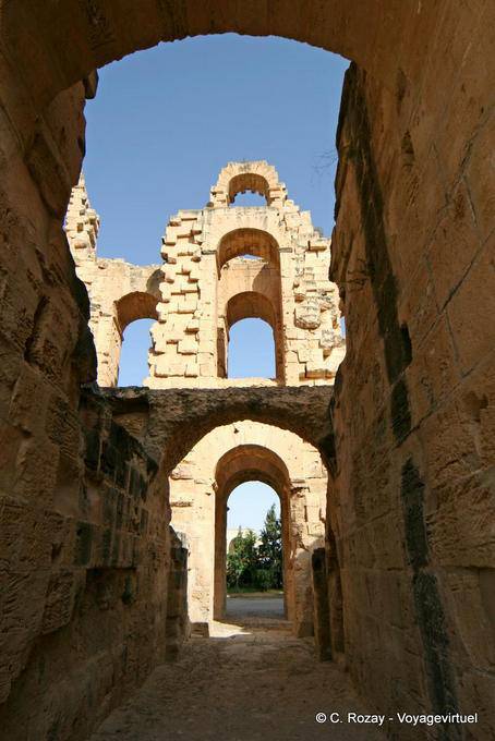 Passage between the arena and an outlet, El Jem - Tunisia