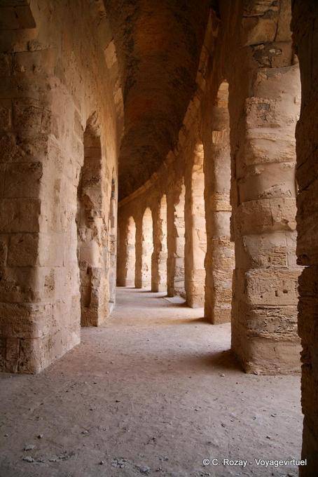 Amphitheatre of El Jem, vaulted circular gallery - Tunisia
