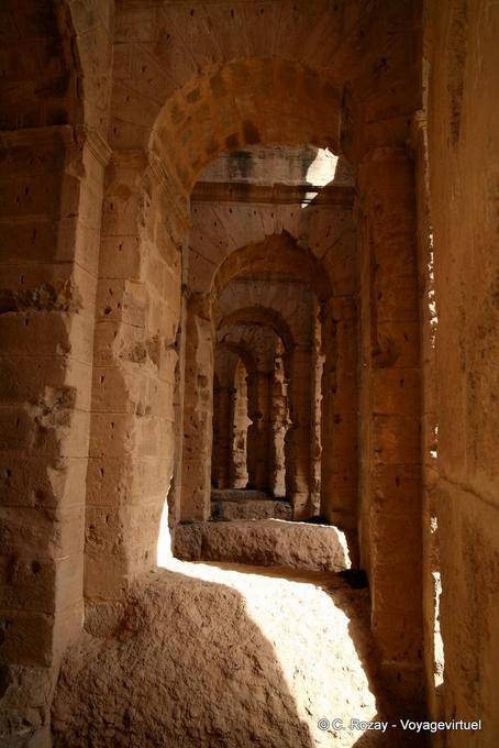 El Jem, walking in corridors - Tunisia