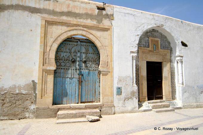 Kairouan, two different styles of inputs - Tunisia