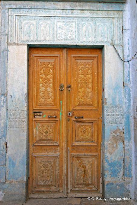 Framing carved door, Kairouan - Tunisia