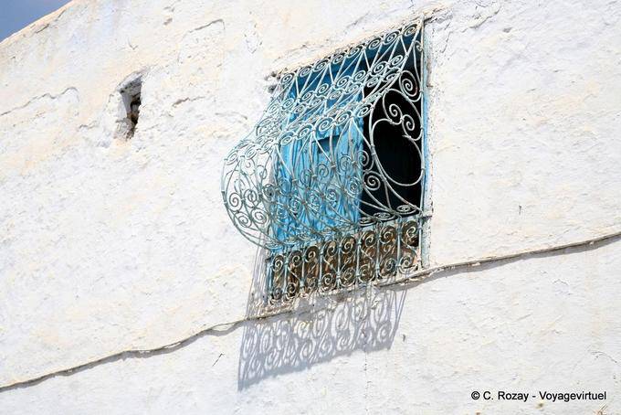 Window shade wrought iron, Kairouan - Tunisia