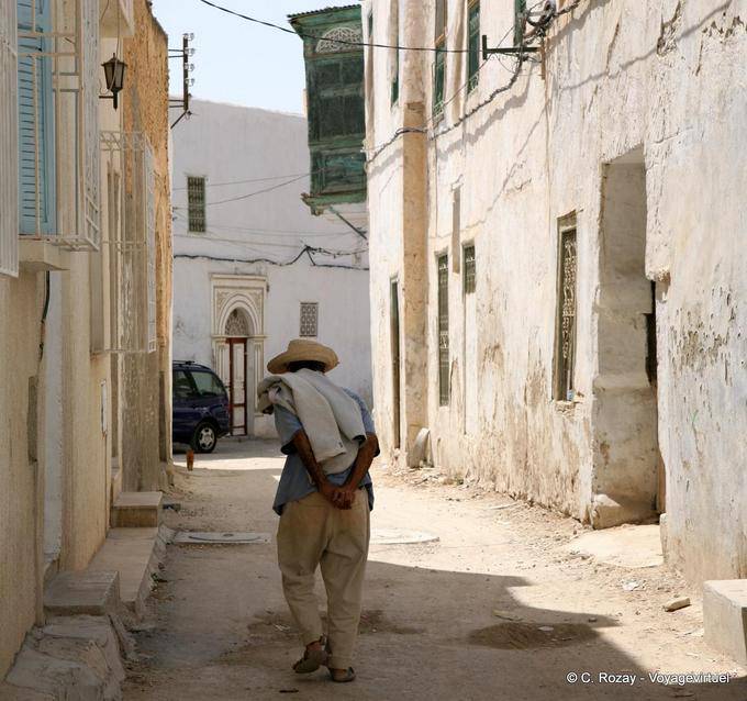 Old man in the medina, Kairouan - Tunisia