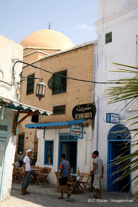Altercation before the Barrouta restaurant, Kairouan - Tunisia