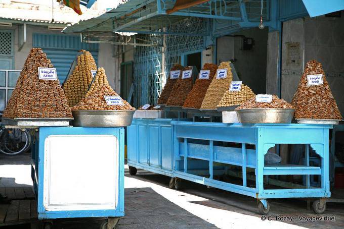 Makrouds pyramids on the stalls, specialty Kairouan - Tunisia