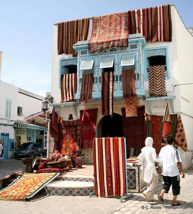 Exhibition at the corner of the street Rugs and street Belhaouane, Kairouan - Tunisia