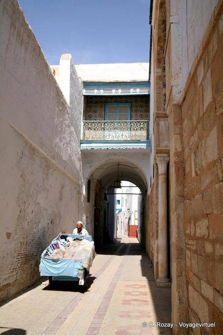 Kairouan, bearing in an alley - Tunisia