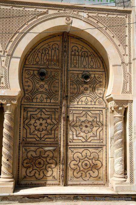 Kairouan, door to twisted columns - Tunisia