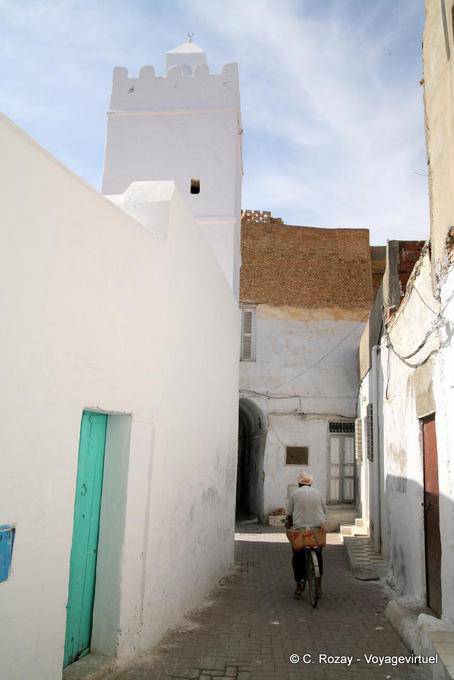 Kairouan, cycle and Minaret - Tunisia