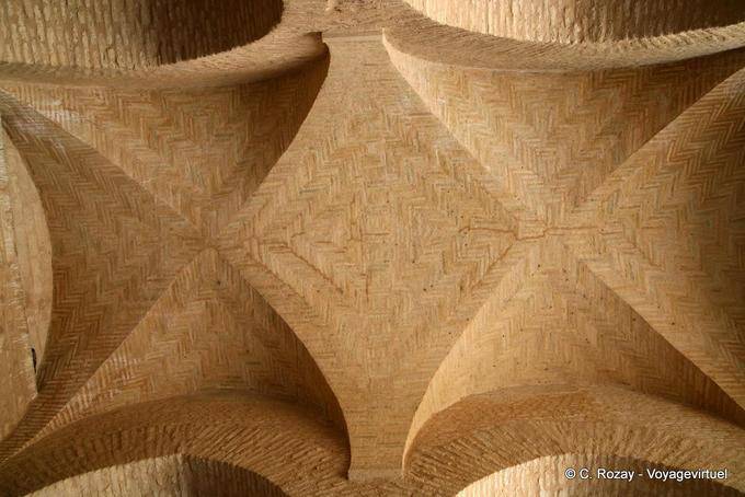 Arches arches, Djemaa Sidi Uqba, Kairouan - Tunisia