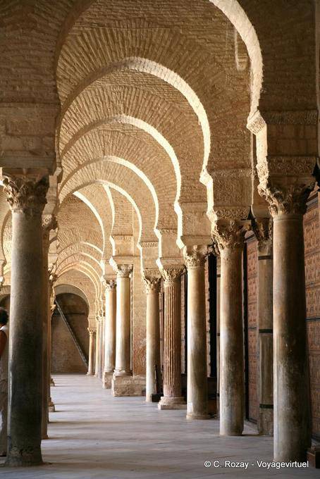 Kairouan, wonders horseshoe arches, Jamaa Sidi Oqba - Tunisia