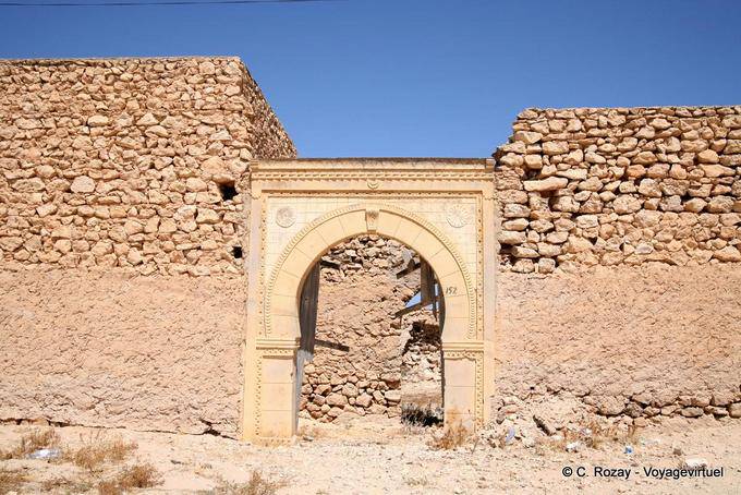 Ancient wall and carved portal of Kerkennah El Abassia - Tunisia