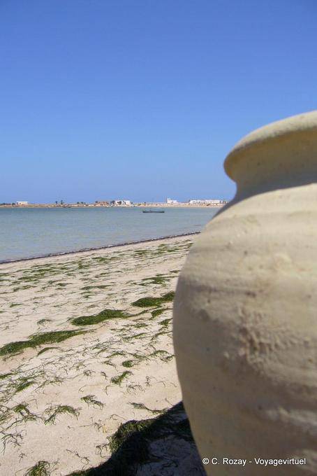Pottery in sandy cove Kraten, Rass Ejiija Sidi Tebali, Kerkennah - Tunisia