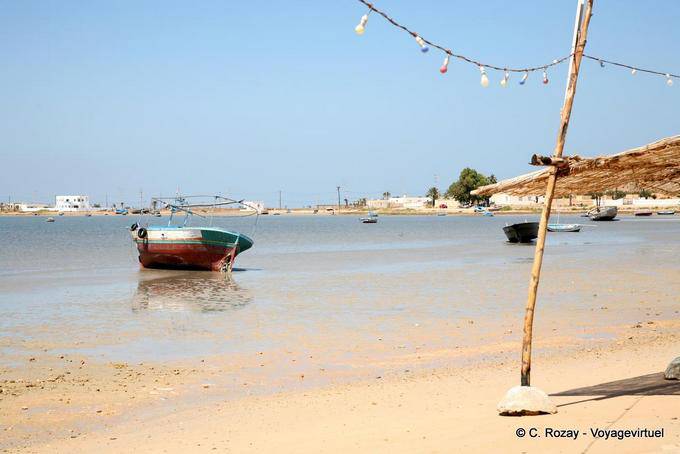the boat range sponge fisherman Kraten Kerkennah Sidi Tebani - Tunisia
