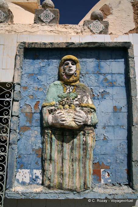 Sculpture in the wall of the artist Mouldi Zalila, Kerkennah - Tunisia