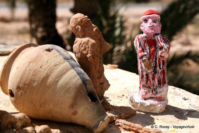 Small statuettes Mouldi Zalila, Kerkennah - Tunisia