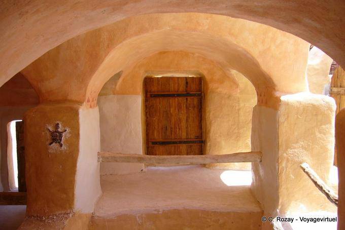 Turtle on the wall, Ksar Haddada - Tunisia