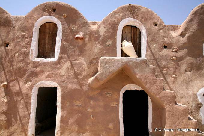 Staircase and amphora Ksar Haddada - Tunisia