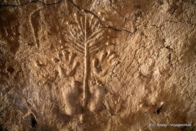 Sculpture on a wall, representation of two feet and two hands Ksar Jumaa - Tunisia