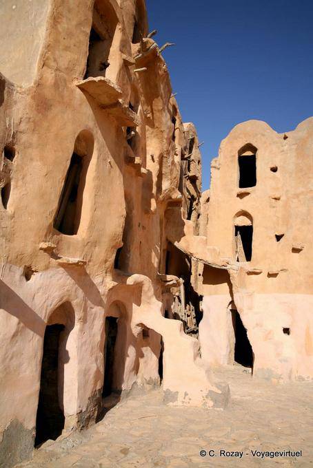 Rudimentary access to ghorfas, Ksar Ouled Soltane - Tunisia