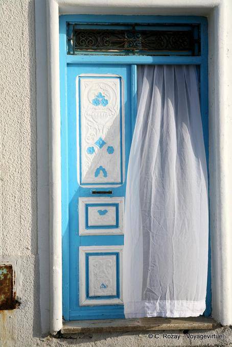 Rideau wheel and blue door, Mahdia - Tunisia