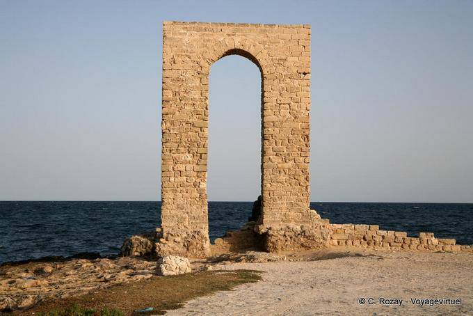 Near the Arc cothon Phoenician, Mahdia Cap Africa - Tunisia