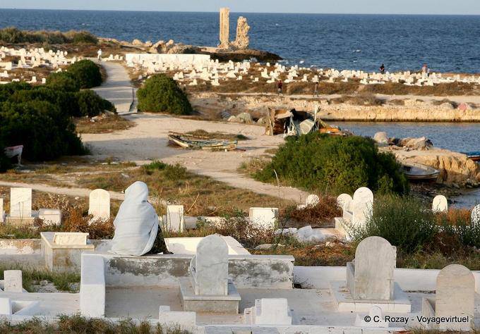 Woman praying on a tomb, Mahdia Cap Africa - Tunisia