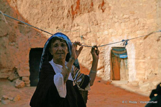 Traditional costume in the courtyard of the cave dwelling, Matmata - Tunisia