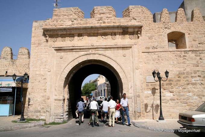 Bab Brikcha Avenue Habib Bourguiba, Monastir - Tunisia