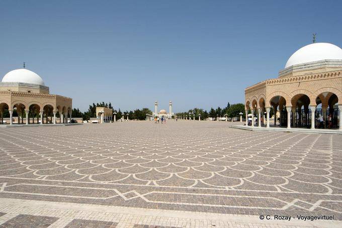 General view of the plaza and the mausoleum of Bourguiba, Monastir - Tunisia