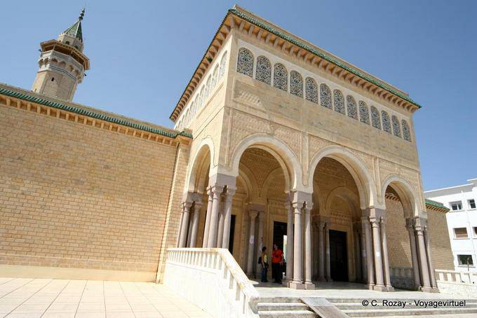 Entrance to the Bourguiba mosque TRIMECHE Avenue, Monastir - Tunisia