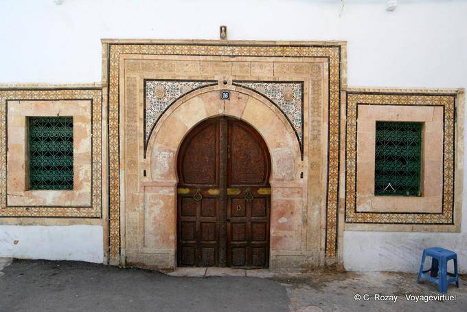 Stone size and decoration of the entrance to a house in the Medina, Sfax - Tunisia