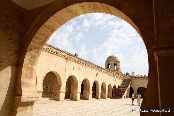 Sousse, Grand Mosque, the court views from a gantry arc - Tunisia