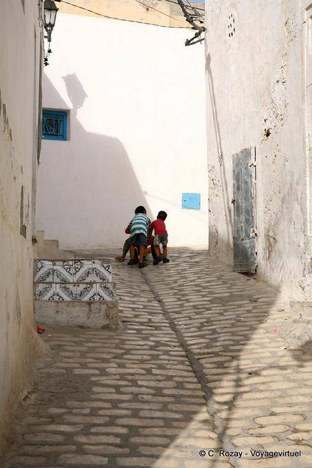 Children play on the medieval cobblestones, Sousse medina - Tunisia