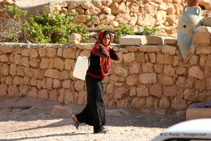 Young woman carrying water Toujane - Tunisia